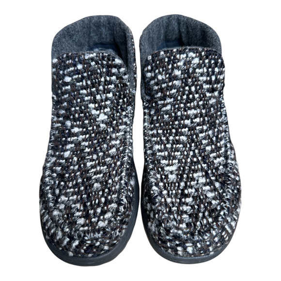 Hey Dude Gray Denny Chevron Blue Slip-on Lightweight Women's Booties Size 7 NWT - Picture 2 of 8